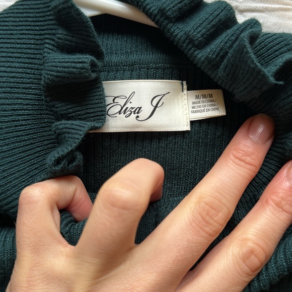 Elegant Green Long Sleeve Dress - Picture 2 of 4